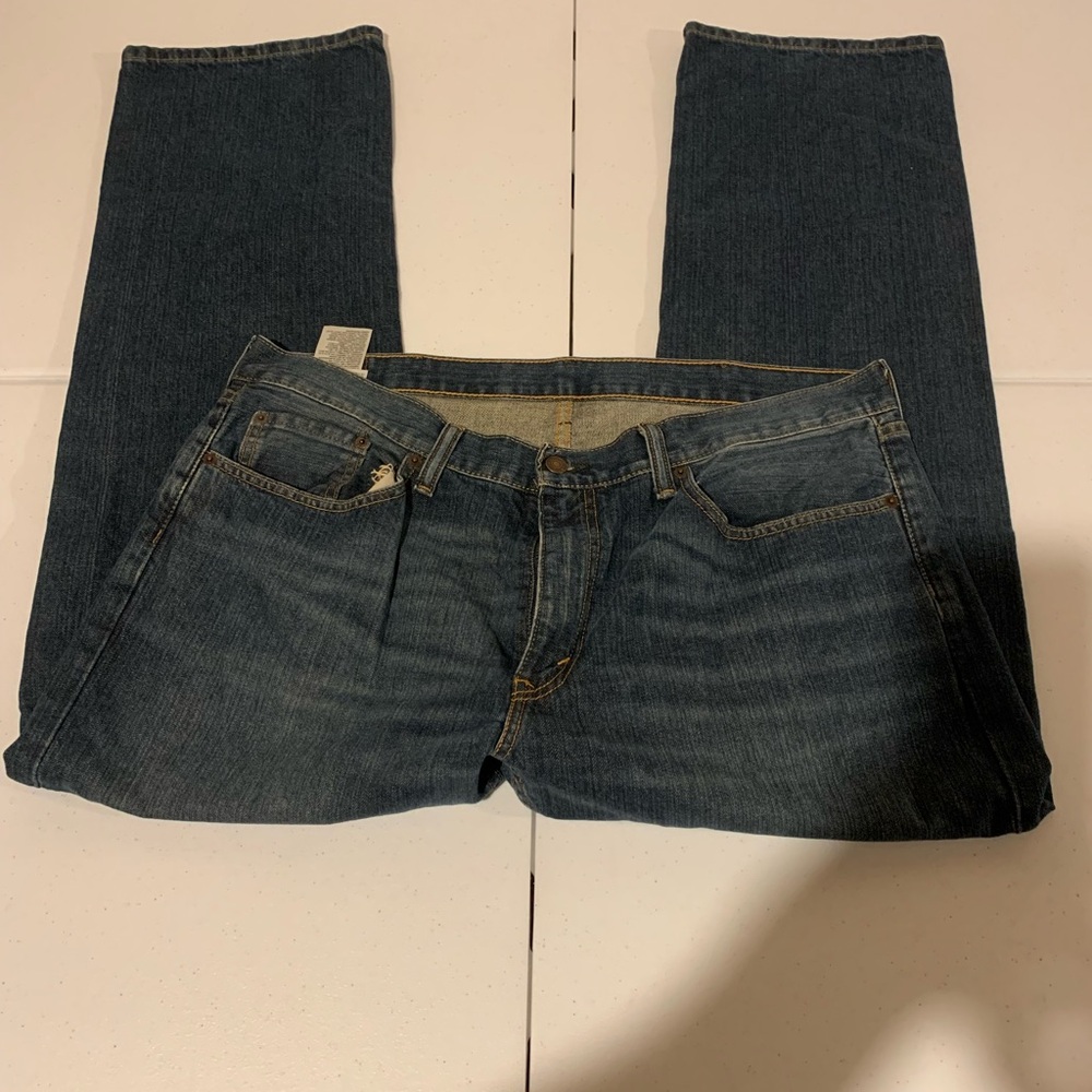 Levi’s 559 Men’s Size 38x32 Classic Straight Leg Blue Denim Jeans Medium Wash